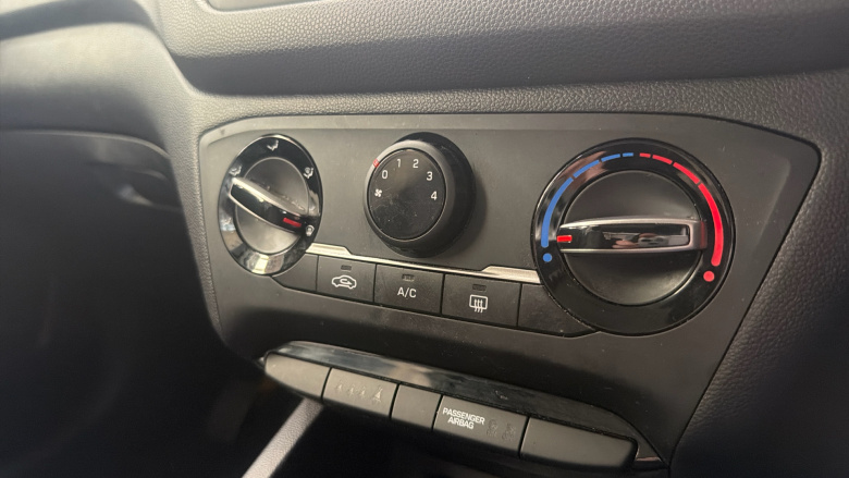Hyundai i20 1.2 MPi S Connect 5dr Petrol Hatchback